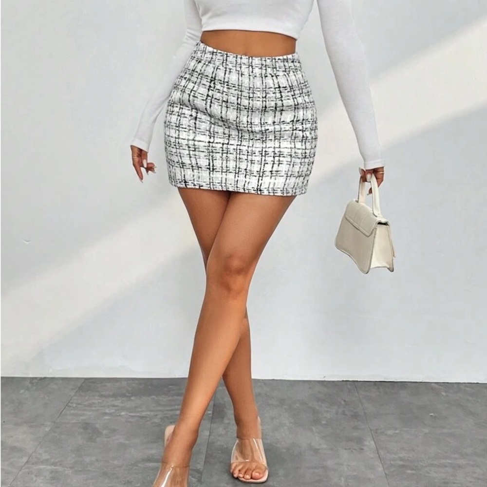 Chic Black and White Plaid Tweed Skirt size medium